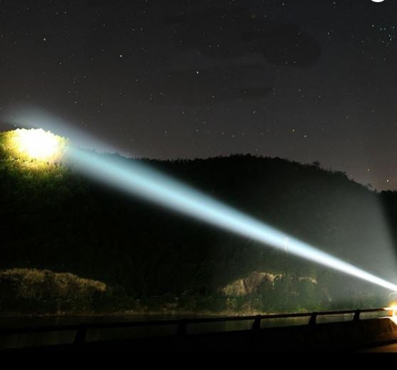 Super Lanterna Tática Zoom - A Mais Poderosa do Mundo Ferramentas 126 Direct Ofertas 